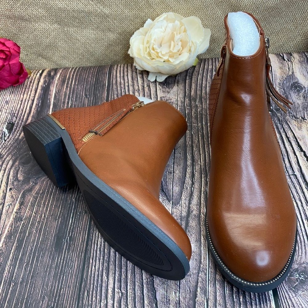 Wanted Brown Amaretto Ankle Bootie 9M